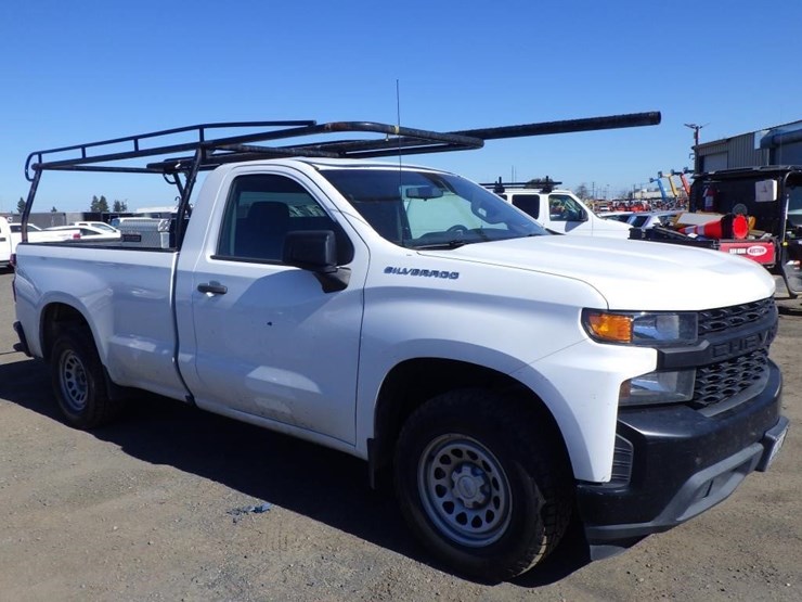 2020-chevrolet-1500-image-2