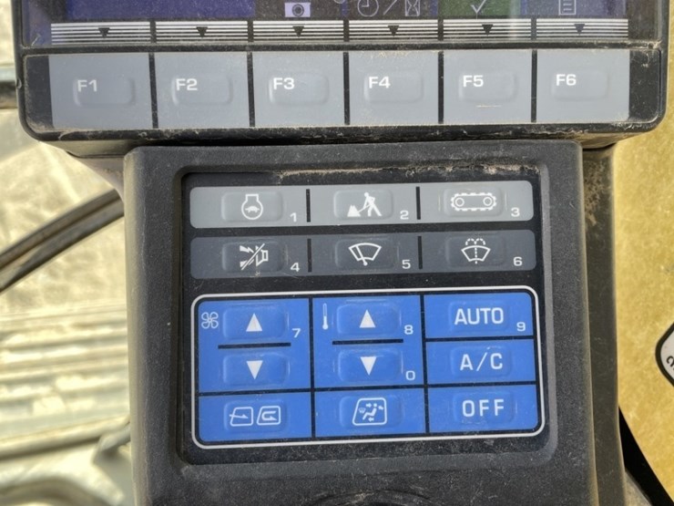 2013-komatsu-pc210-lc-10-image-54