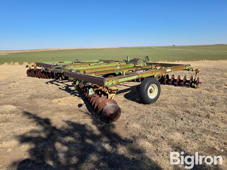 john-deere-330-image-5