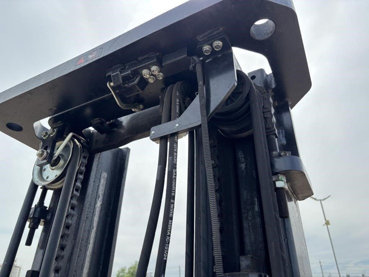 2013-toyota-8fgcu32-image-16