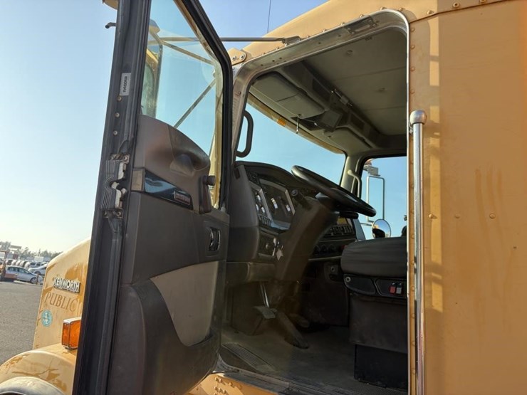 2009-kenworth-t800-image-12