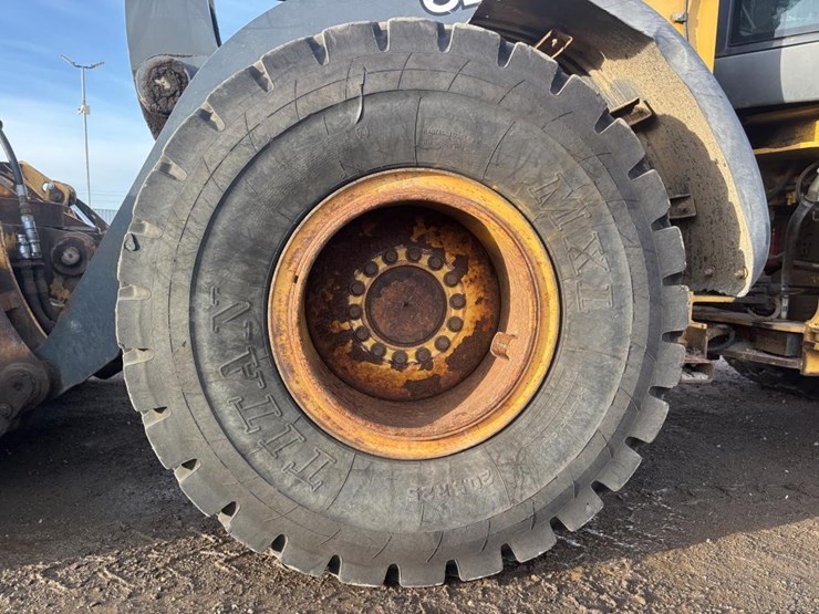 2005-deere-624j-image-22