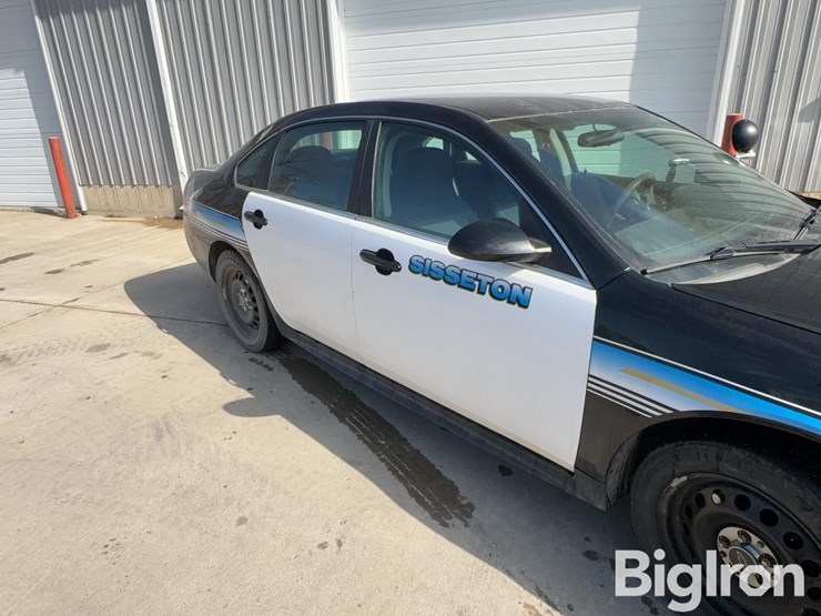 2013-chevrolet-impala-4-door-car-image-12