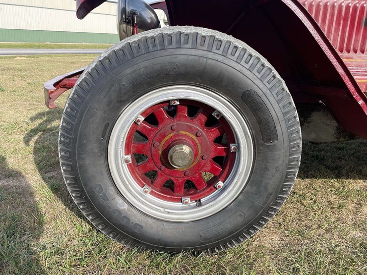 1917-american-la-france-firetruck-image-13