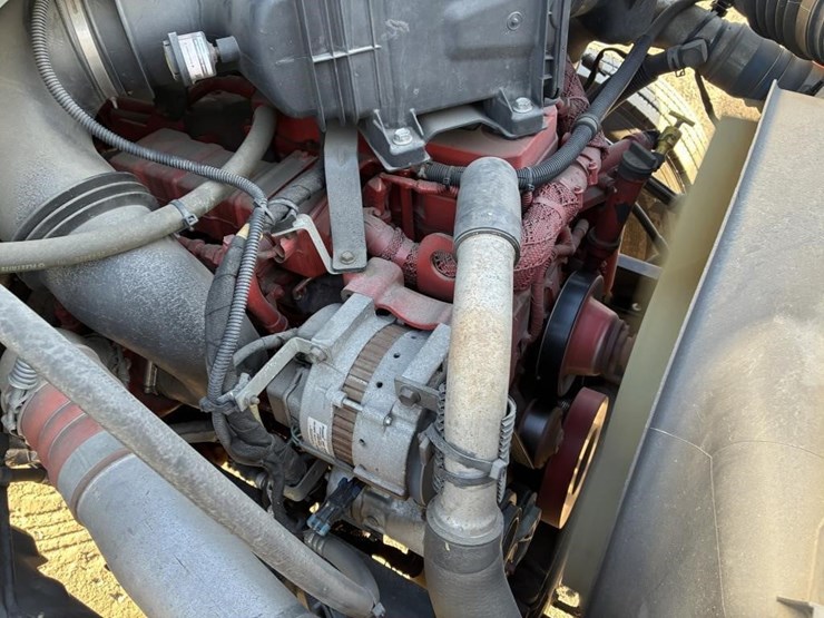 2013-ford-f650-xlt-image-11