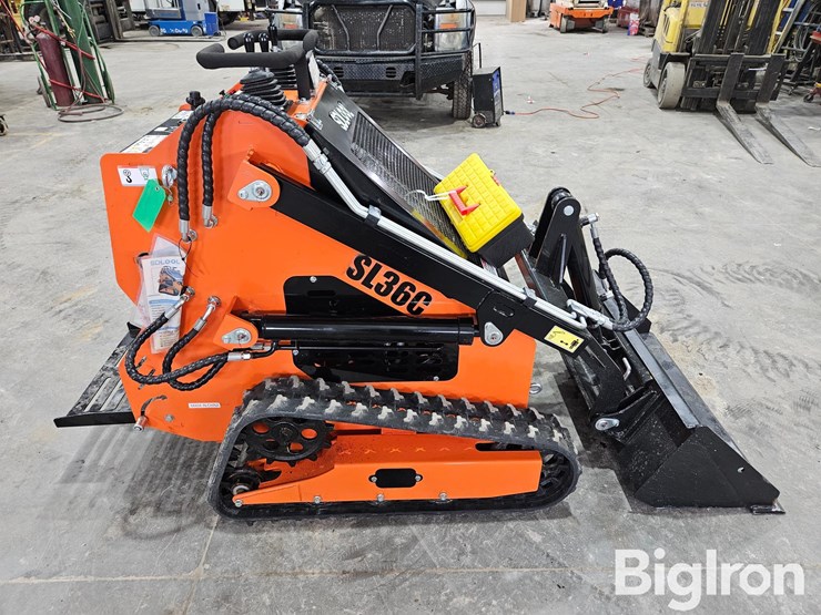 2025-massey-ferguson-730-image-4