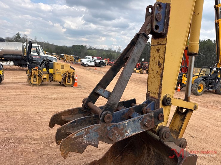 caterpillar-e120b-image-8