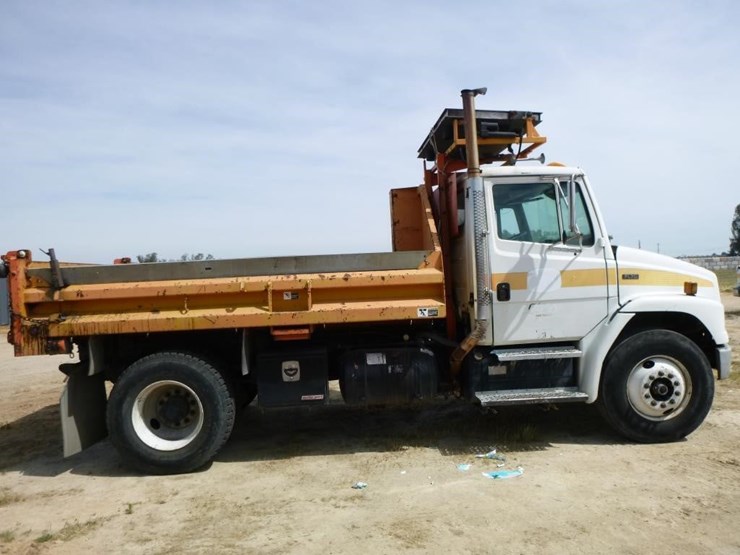 2001-freightliner-fl70-image-22