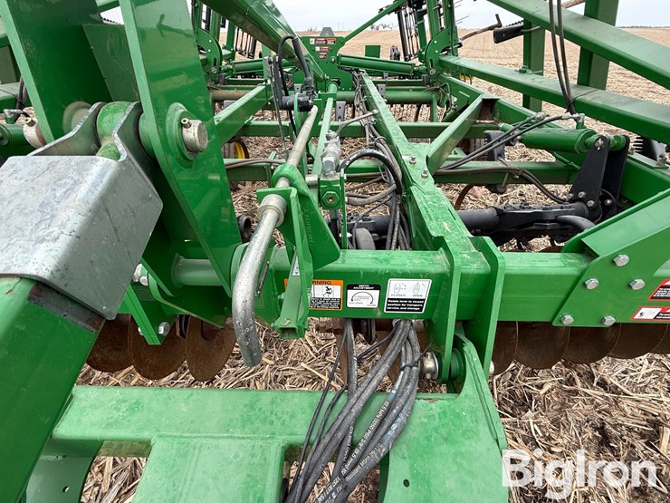 2014-john-deere-2310-image-17