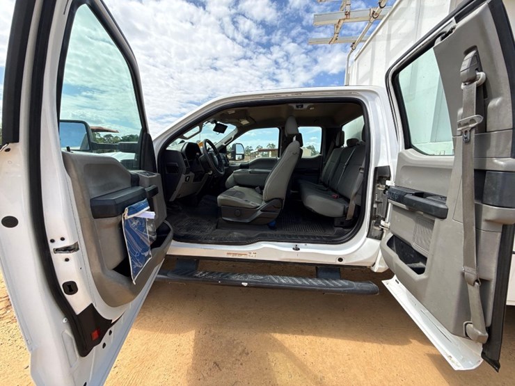 2017-ford-f550-xl-image-14