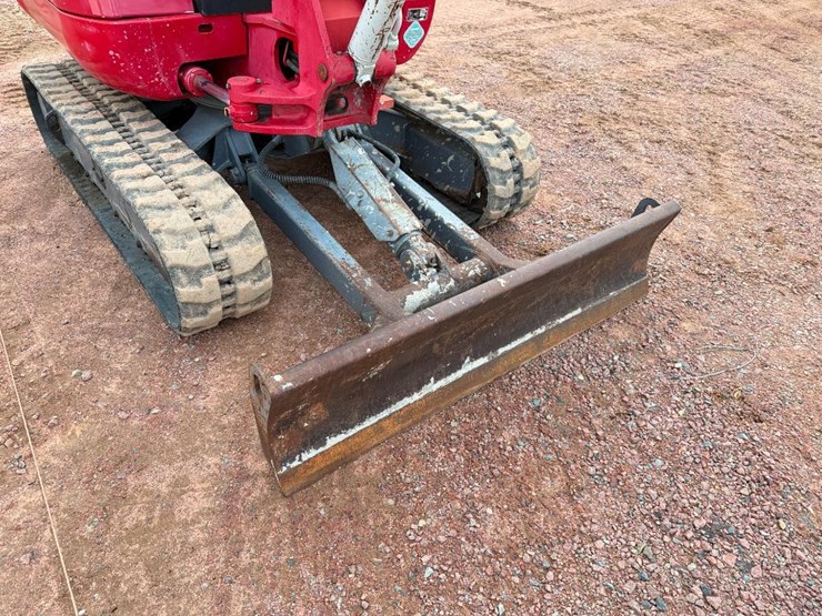 takeuchi-tb235-2-image-33