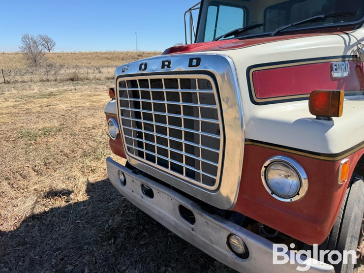 1977-ford-ln900-image-13