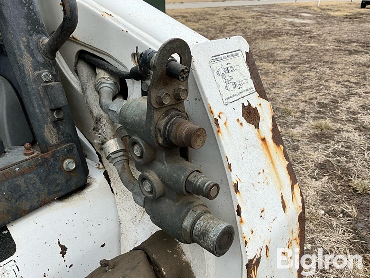 2004-bobcat-t300-image-15
