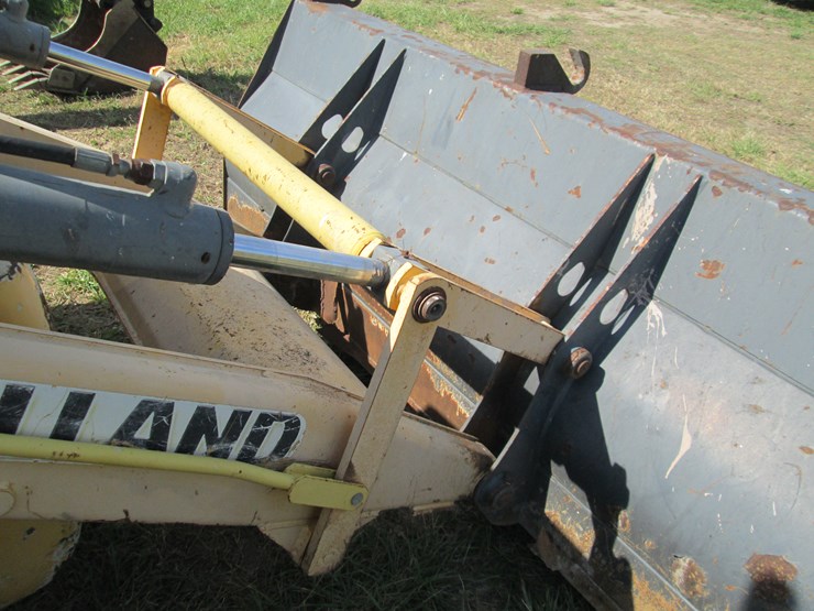 new-holland-b95b-image-24