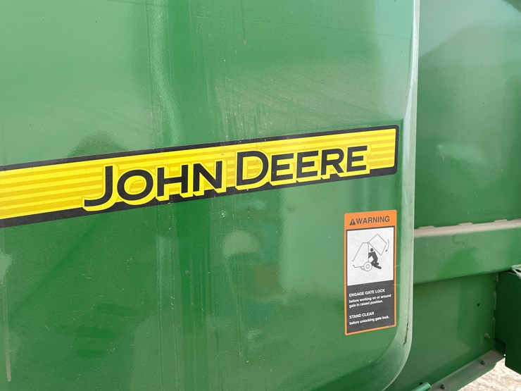 john-deere-560m-image-8