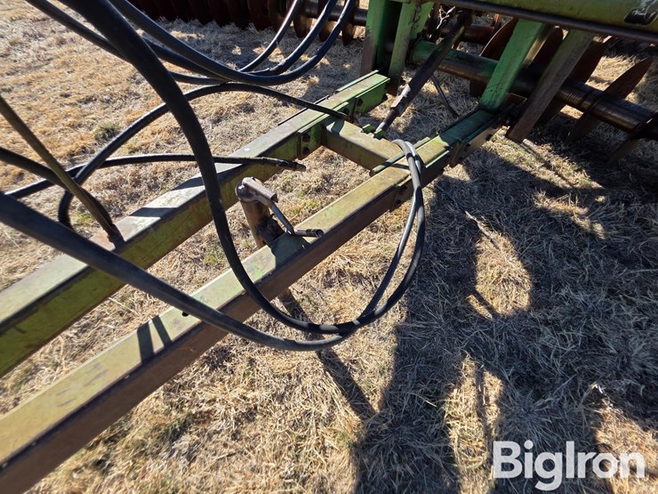 john-deere-330-image-15