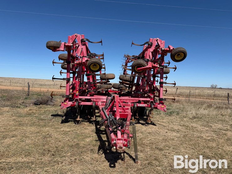 2012-sunflower-5055-field-cultivator-image-2