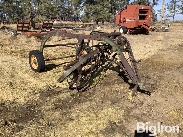 john-deere-lr2-pull-type-side-delivery-rake-image-3