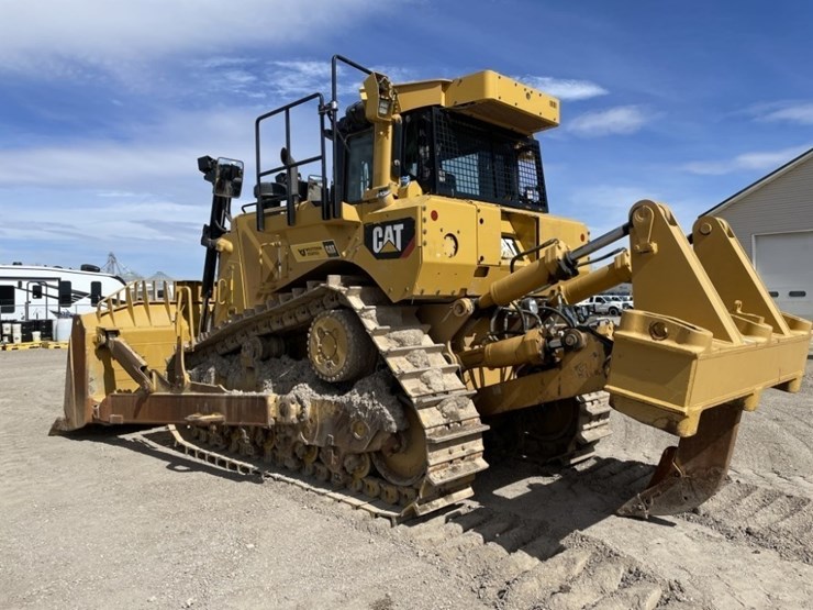 2015-caterpillar-d8t-image-3