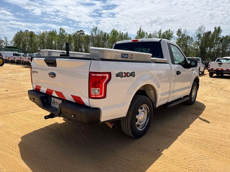 2017-ford-f150-xl-image-4