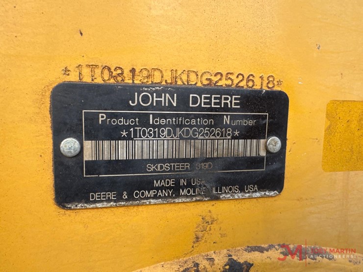 2014-deere-319d-image-11