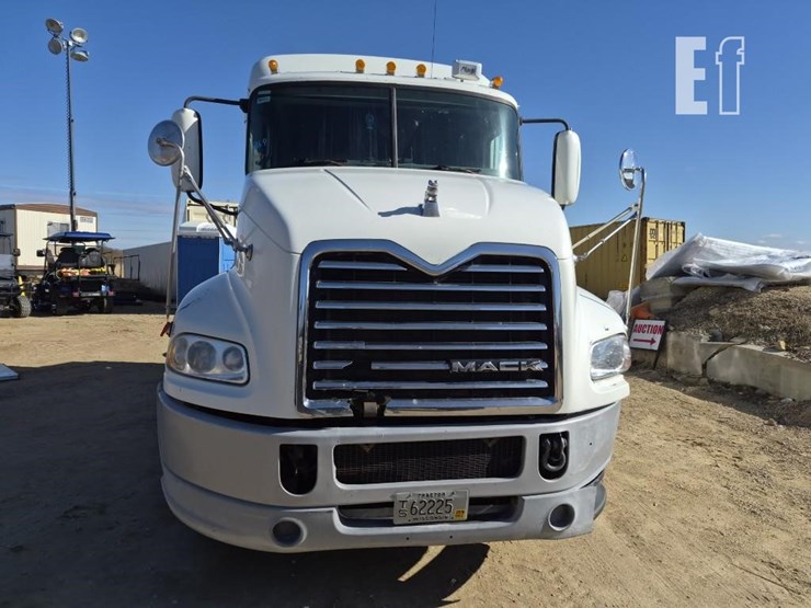 2014-mack-pinnacle-cxu613-image-5