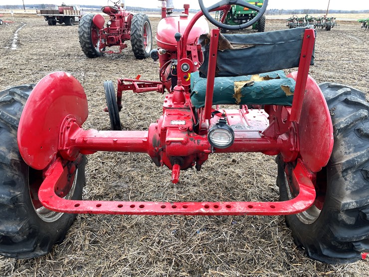 #108-•-mccormick-farmall-b-gas-tractor-image-12