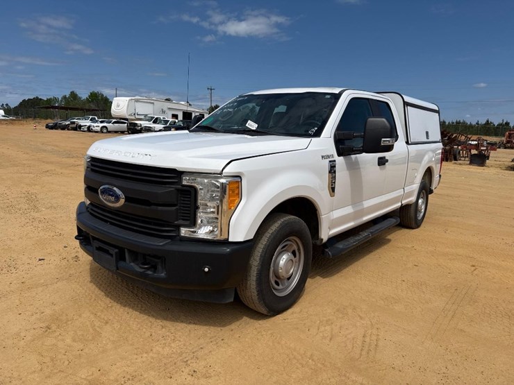 2017-ford-f250-xl-image-2