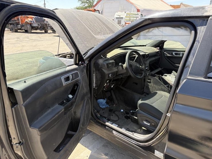 2021-ford-explorer-police-interceptor-image-18