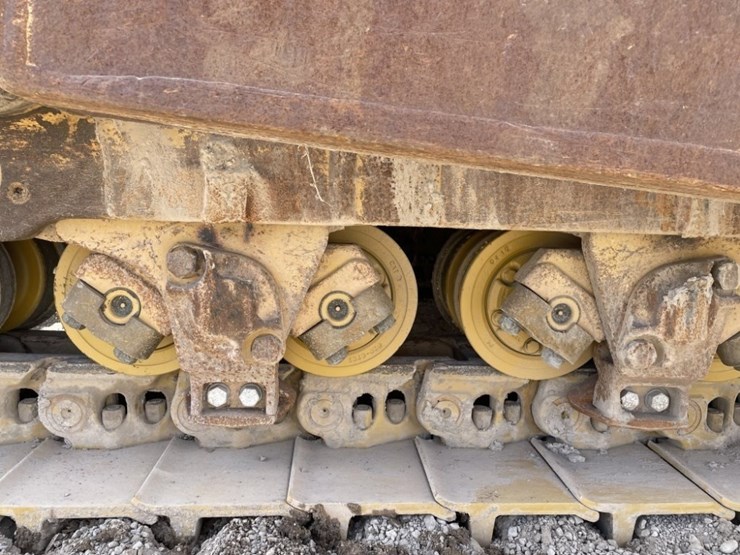 2015-caterpillar-d8t-image-26