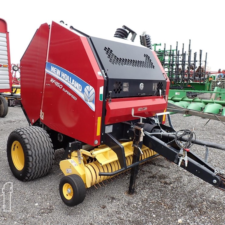 NEW HOLLAND RF450 ROUND BALER 9788