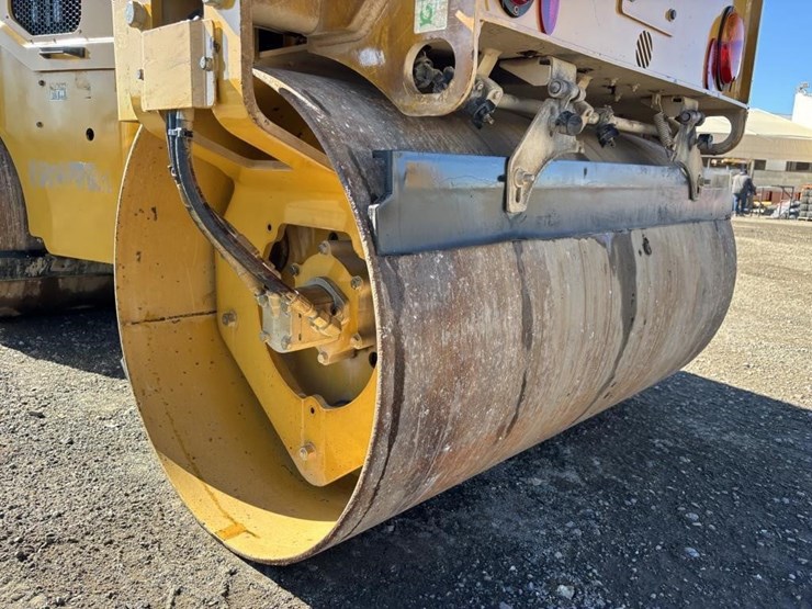 2018-caterpillar-cb24b-image-15