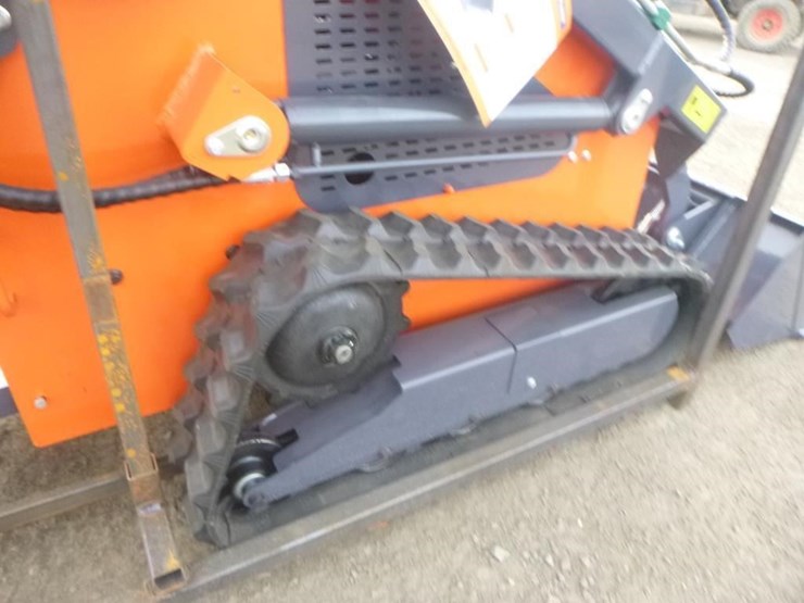 tpm-t460-skid-steer-track-loader-image-18