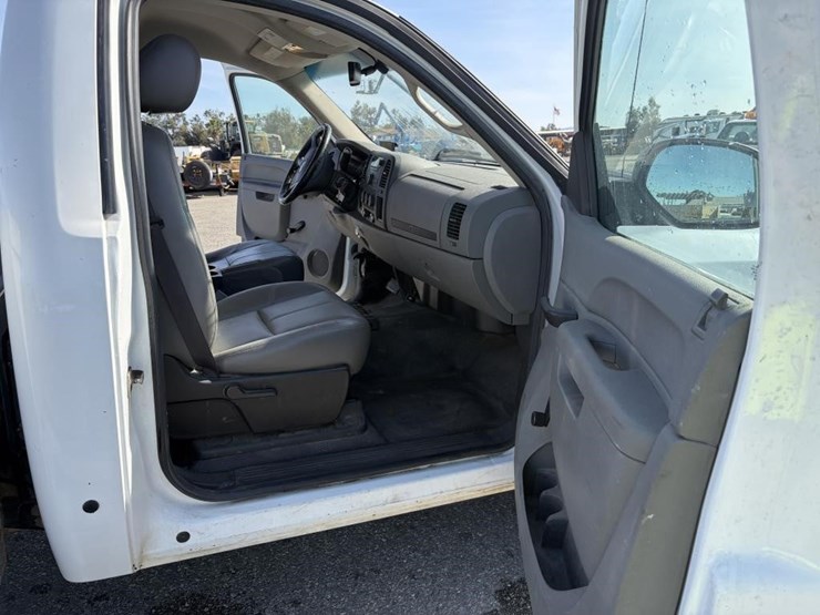 2010-chevrolet-silverado-2500-image-9