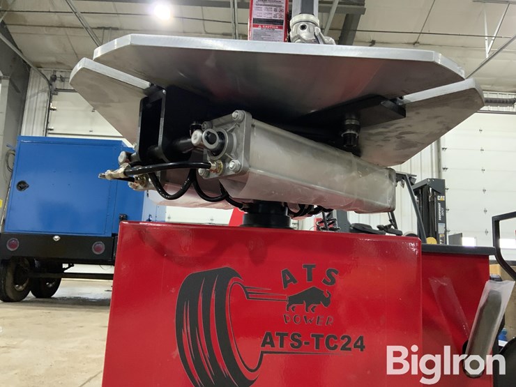 2025-massey-ferguson-730-image-11