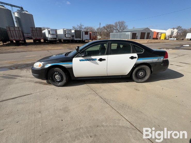 2013-chevrolet-impala-4-door-car-image-8