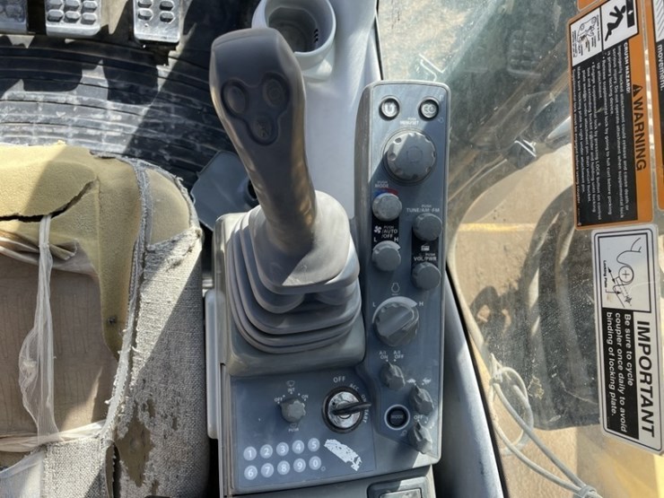 2012-deere-250g-lc-image-42