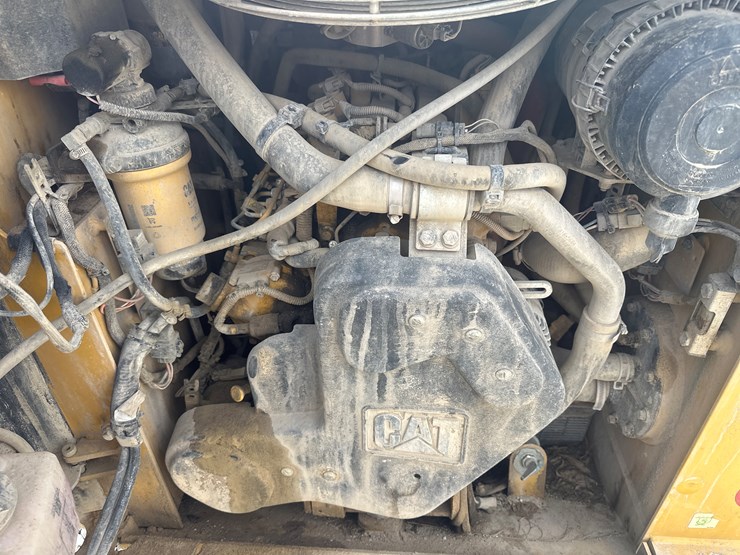 2019-caterpillar-239d-image-41