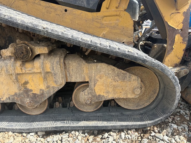 2017-caterpillar-239d-image-58