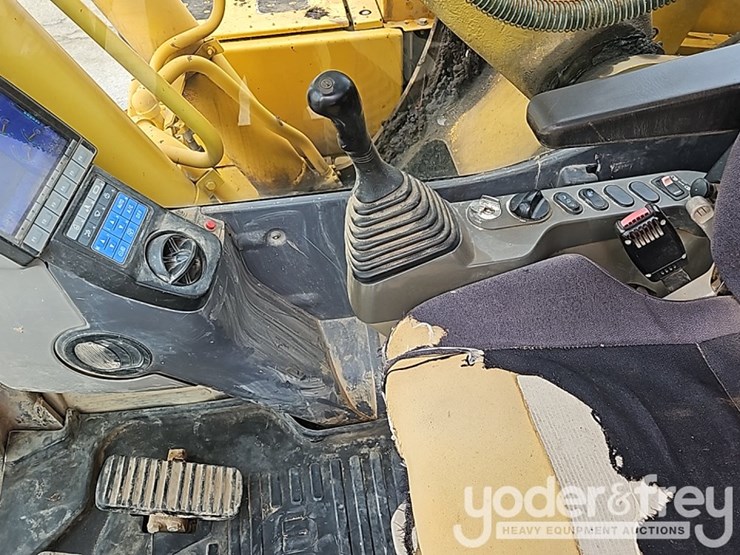 2016-komatsu-pc210-lc-11-image-31