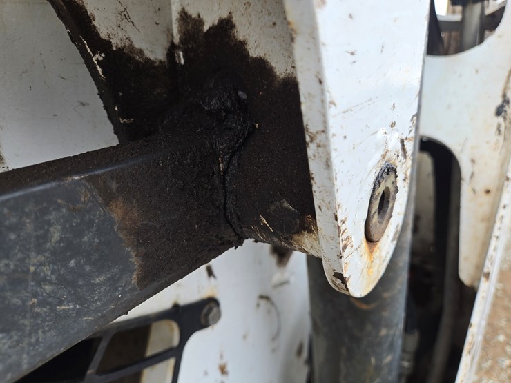 2017-bobcat-s570-image-29