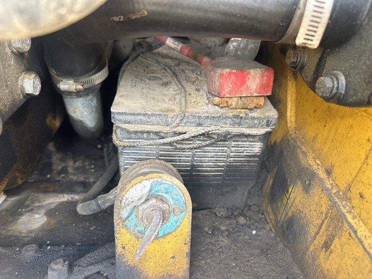 2017-caterpillar-239d-image-48