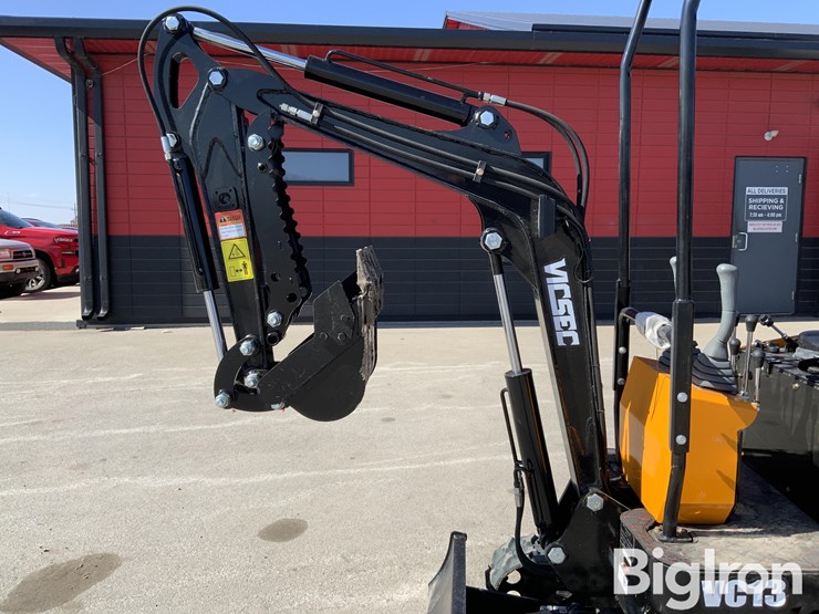 2025-massey-ferguson-730-image-9