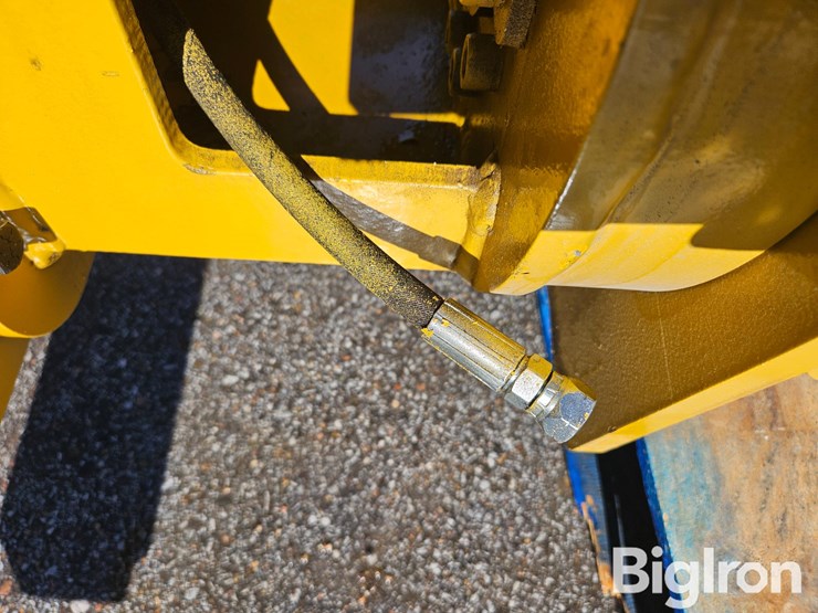 2025-massey-ferguson-730-image-17