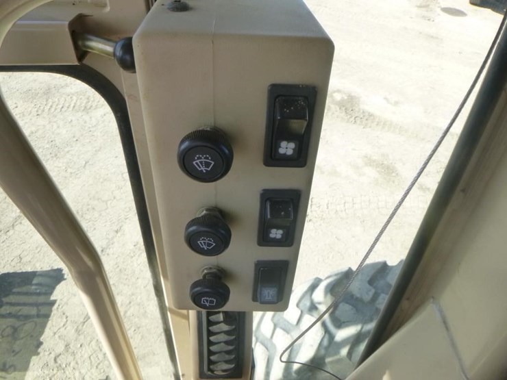 2005-caterpillar-143h-image-34