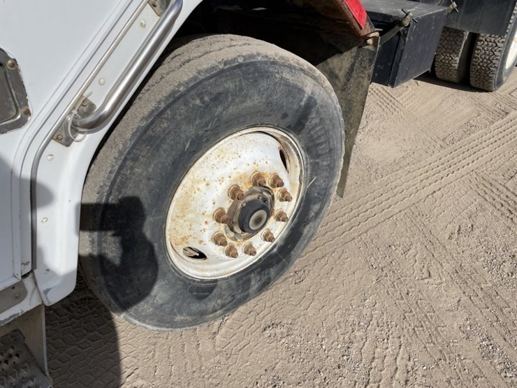 1997-peterbilt-320-image-9