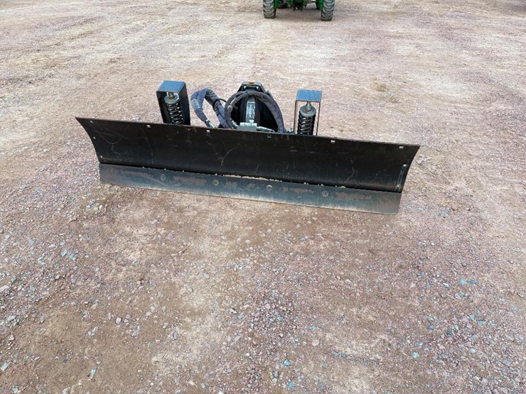 2019-john-deere-3033r-image-1