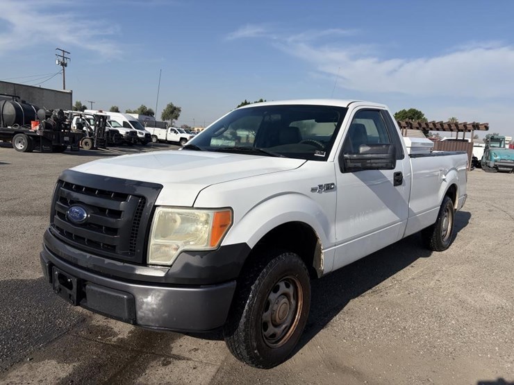 2011-ford-f150-xl-image-1