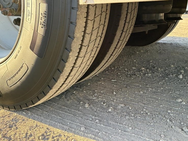 2013-ford-f650-xlt-image-7