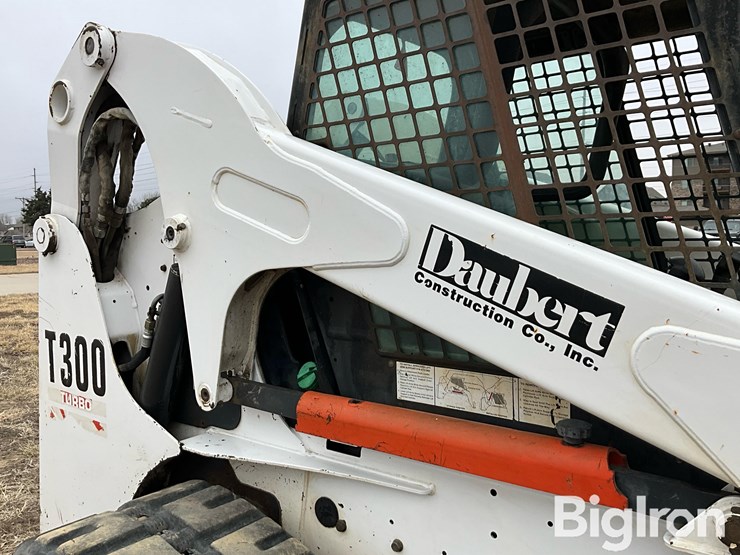 2004-bobcat-t300-image-20